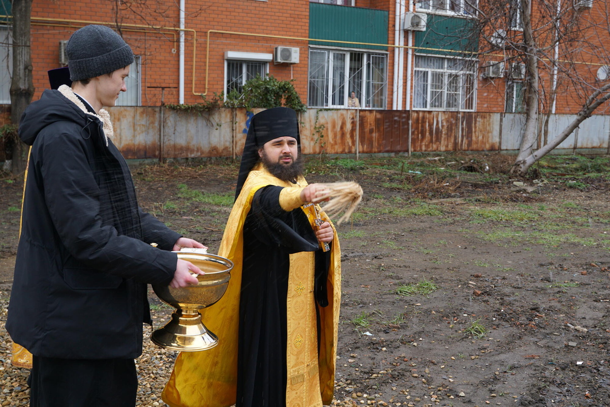 Воскресный молебен в праздник собора новомучеников и исповедников Церкви Русской