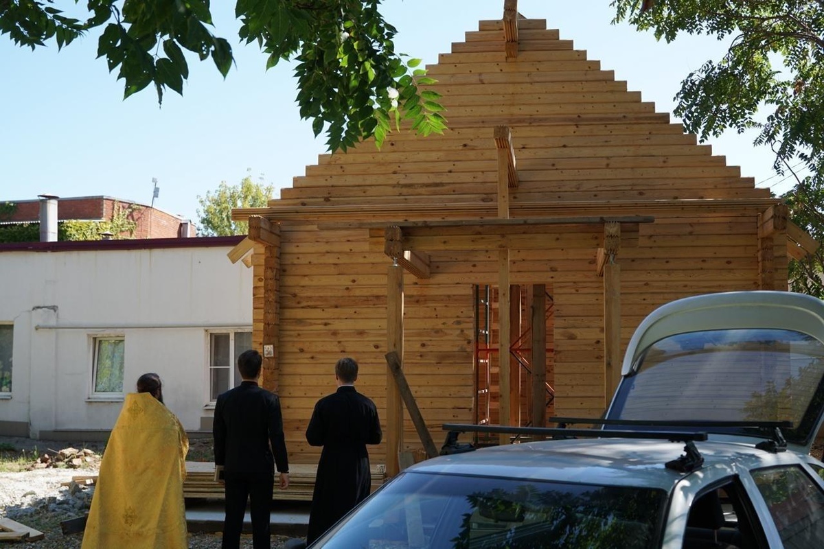 В праздник Положения честного Пояса Пресвятой Богородицы совершили молебен Иверском приходе